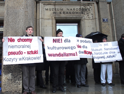 Kraków: protest Krucjaty Młodych przeciwko wystawie Kozyry