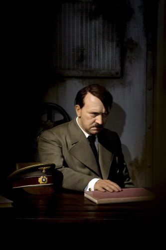 W.Brytania/ Obrazy Hitlera sprzedane za 95 tys. funtów