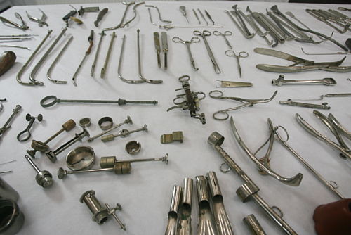 Zbiór narzędzi lekarskich trafił do zbiorów muzeum Auschwitz